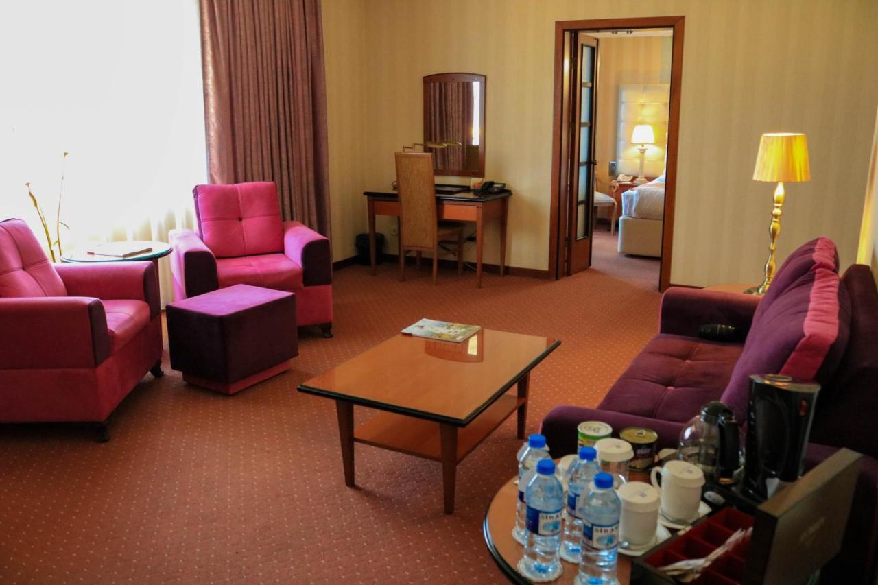 Grand Hotel Europe Baku Bagian luar foto